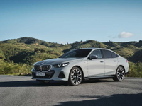 -the-new-bmw-i5-edrive40-still-shot-05-2023-1999px.webp