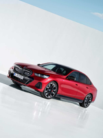 m60-xdrive-in-the-studio-still-shot-05-2023-1125px.webp