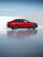 m60-xdrive-in-the-studio-still-shot-05-2023-1125px.webp