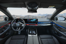 -the-new-bmw-i5-m60-xdrive-interior-05-2023-2250px.webp