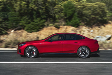 5-the-new-bmw-i5-m60-xdrive-driving-05-2023-2250px.webp