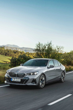 003-the-new-bmw-i5-edrive40-driving-05-2023-1000px.webp