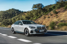 009-the-new-bmw-i5-edrive40-driving-05-2023-2250px.webp