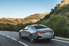 023-the-new-bmw-i5-edrive40-driving-05-2023-2250px.webp
