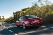 2-the-new-bmw-i5-m60-xdrive-driving-05-2023-2250px.webp