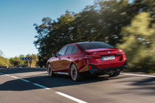 3-the-new-bmw-i5-m60-xdrive-driving-05-2023-2250px.webp
