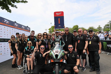 -motorrad-motorsport-iomtt-monster-energy-b-2250px.webp