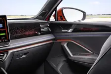 DB2023AU01082_large.webp