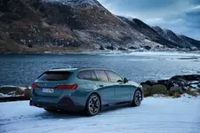 -bmw-i5-edrive40-touring-still-shot-02-2024-2250px.webp