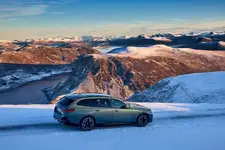 new-bmw-i5-edrive40-touring-driving-02-2024-2250px.webp