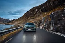 new-bmw-i5-edrive40-touring-driving-02-2024-2249px.webp