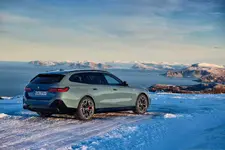 -bmw-i5-edrive40-touring-still-shot-02-2024-2248px.webp