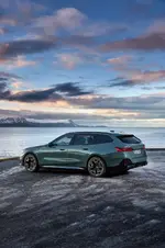 w-bmw-i5-edrive40-touring-still-shot-02-2024-999px.webp