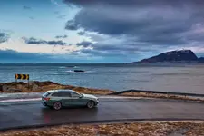 new-bmw-i5-edrive40-touring-driving-02-2024-2250px.webp