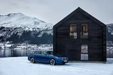 -bmw-520d-xdrive-touring-still-shot-02-2024-2248px.webp