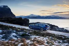 new-bmw-520d-xdrive-touring-driving-02-2024-2248px.webp
