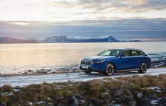 new-bmw-520d-xdrive-touring-driving-02-2024-2339px.webp