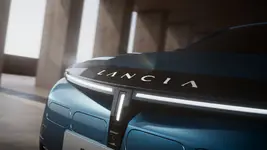 NUOVA LANCIA YPSILON EDIZIONE LIMITATA CASSINA (02).webp