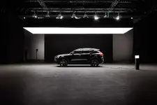 324091_Volvo_EX40_Black_Edition.webp