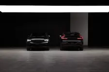 324100_Volvo_EC40_and_Volvo_EX40_Black_Edition.webp