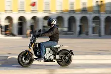 90537975-bmw-ce-02-highline-version-02-2024-2250px.webp