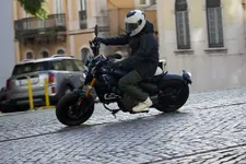 90537996-bmw-ce-02-highline-version-02-2024-2250px.webp