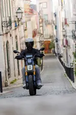 90538001-bmw-ce-02-highline-version-02-2024-1000px.webp