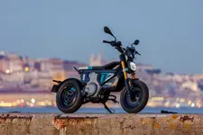 90538204-bmw-ce-02-highline-version-02-2024-2250px.webp