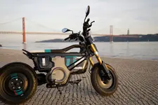 90538206-bmw-ce-02-highline-version-02-2024-2250px.webp