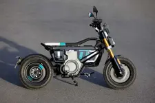 90538219-bmw-ce-02-highline-version-02-2024-2250px.webp