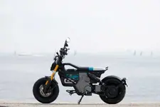 90538232-bmw-ce-02-highline-version-02-2024-2250px.webp