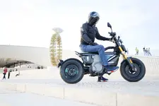 90538130-bmw-ce-02-highline-version-02-2024-2250px.webp