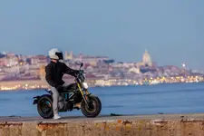 90538186-bmw-ce-02-highline-version-02-2024-2250px.webp