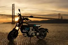 90538140-bmw-ce-02-highline-version-02-2024-2250px.webp