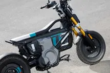90538107-bmw-ce-02-highline-version-02-2024-2250px.webp