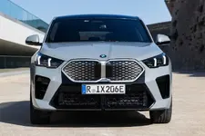 w-ix2-xdrive30-brooklyn-grey-static-02-2024-2248px.webp