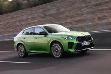 -m35i-xdrive-frozen-tampa-bay-green-driving-2249px.webp