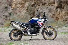 23-the-bmw-f-900-gs-off-road-stills-02-2024-2250px.webp
