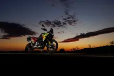 172-the-bmw-f-900-gs-on-road-stills-02-2024-2248px.webp