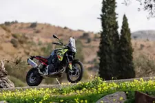 180-the-bmw-f-900-gs-on-road-stills-02-2024-2248px.webp