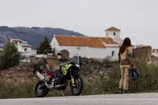 188-the-bmw-f-900-gs-on-road-stills-02-2024-2248px.webp