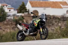 189-the-bmw-f-900-gs-on-road-stills-02-2024-2248px.webp