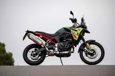 191-the-bmw-f-900-gs-on-road-stills-02-2024-2250px.webp