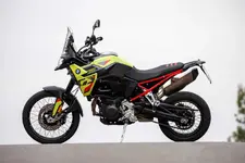 197-the-bmw-f-900-gs-on-road-stills-02-2024-2250px.webp