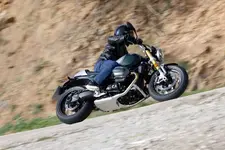 -the-bmw-r-12-ninet-riding-pictures-02-2024-2250px.webp