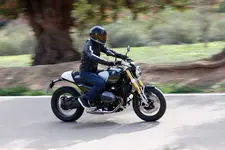 -the-bmw-r-12-ninet-riding-pictures-02-2024-2250px.webp