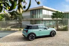 P90542435-mini-cooper-s-04-2024-2250px.webp