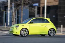 New Abarth 500e_green (03).webp
