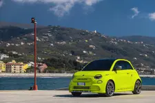 New Abarth 500e_green (04).webp
