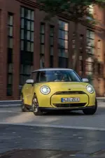 P90537199-mini-cooper-e-02-2024-999px.webp